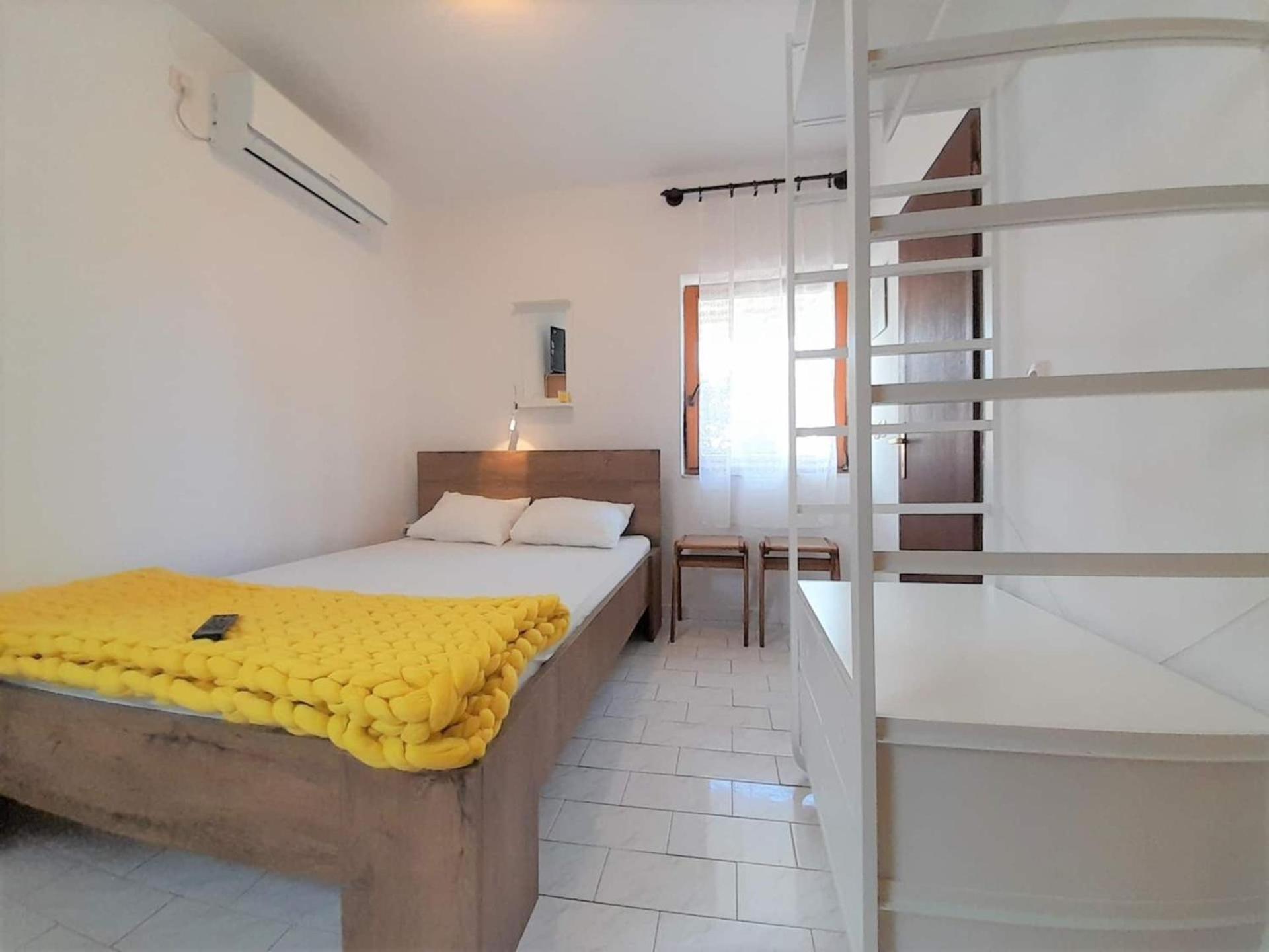 Lovely Studio Malina Close To The Beach 크르크 외부 사진