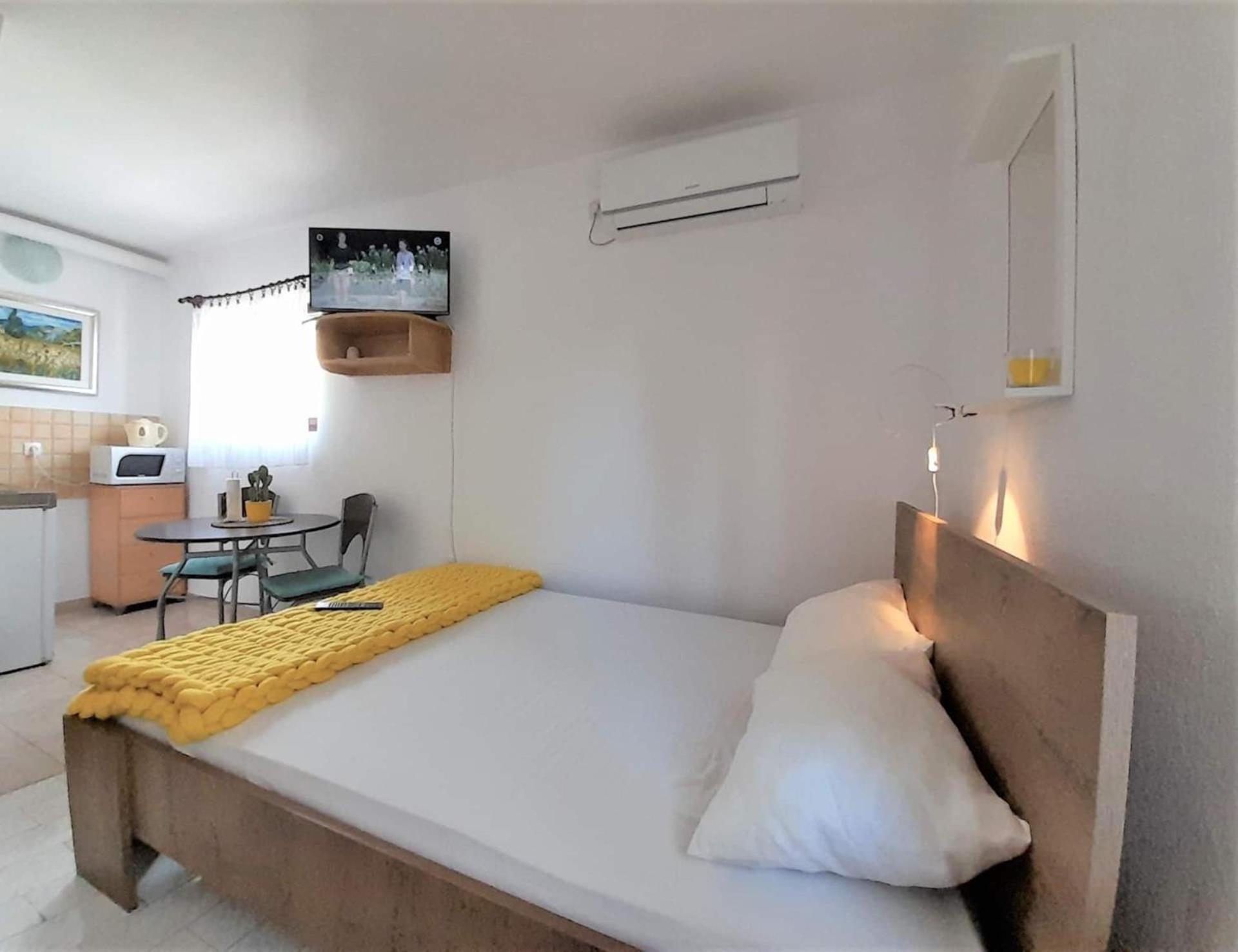 Lovely Studio Malina Close To The Beach 크르크 외부 사진